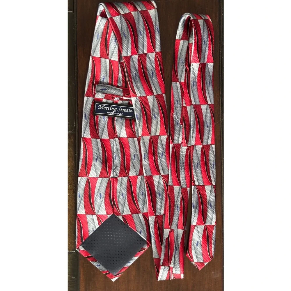 Meeting Street Necktie Red Gray Geometric Silk Hand Made Men's Tie Vintage‎